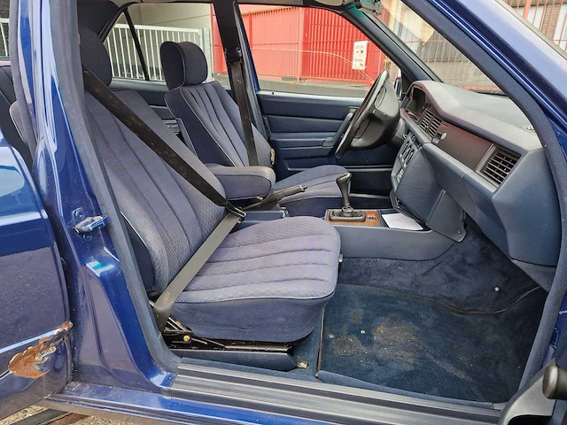 Mercedes-benz -190-serie - 1.8 e basic - fz-nx-96 - 1993 - afbeelding 7 van  17