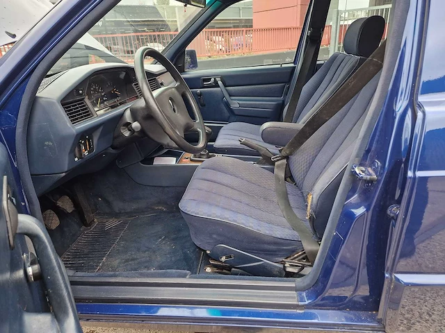 Mercedes-benz -190-serie - 1.8 e basic - fz-nx-96 - 1993 - afbeelding 16 van  17