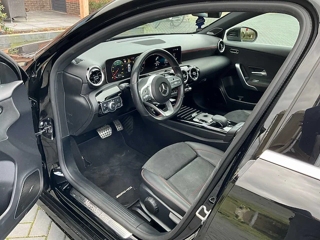 Mercedes-benz 180 d bns sol. amg personenauto - afbeelding 3 van  27