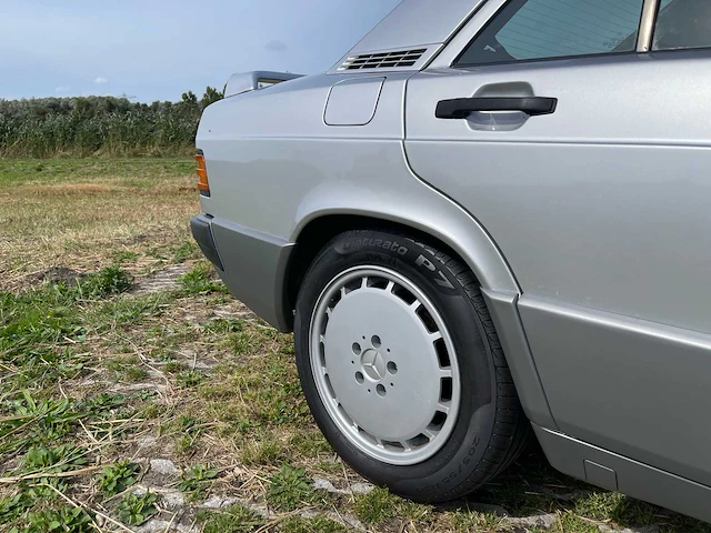 Mercedes-benz 190-serie 190e oldtimer - afbeelding 9 van  51