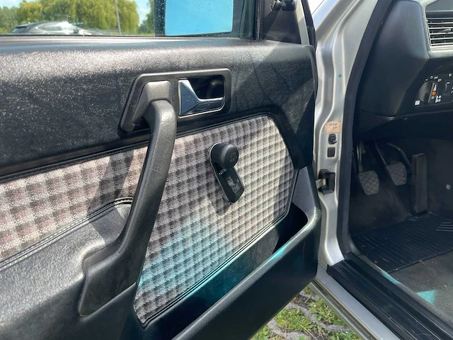 Mercedes-benz 190-serie 190e oldtimer - afbeelding 16 van  51