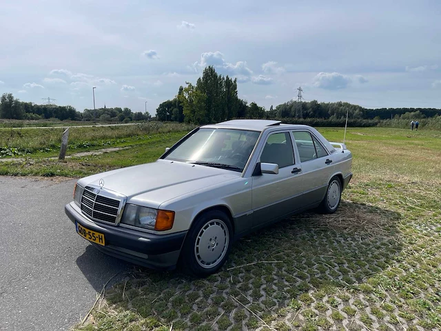 Mercedes-benz 190-serie 190e oldtimer - afbeelding 18 van  51