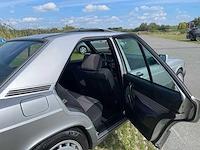 Mercedes-benz 190-serie 190e oldtimer - afbeelding 20 van  51