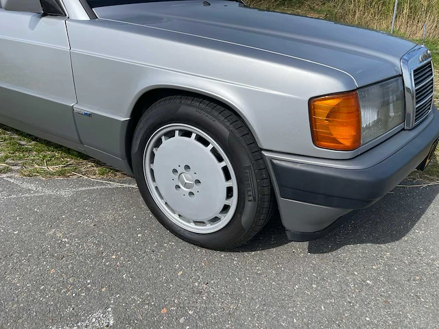 Mercedes-benz 190-serie 190e oldtimer - afbeelding 21 van  51