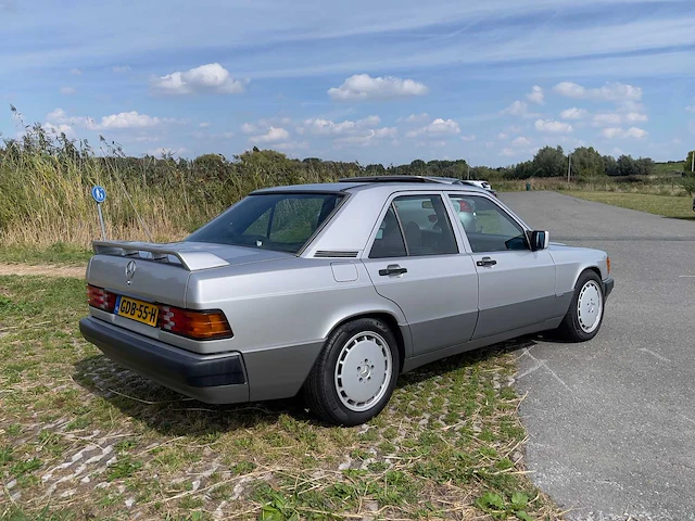 Mercedes-benz 190-serie 190e oldtimer - afbeelding 24 van  51