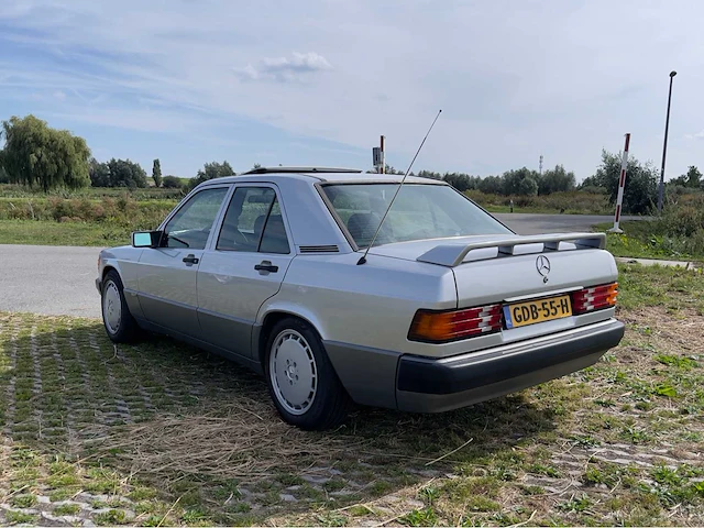 Mercedes-benz 190-serie 190e oldtimer - afbeelding 25 van  51