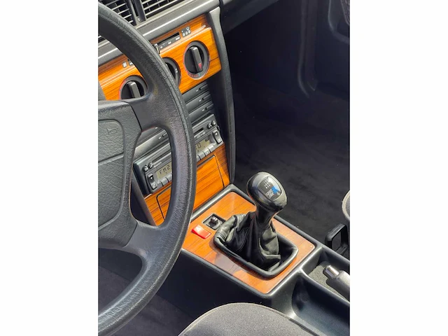 Mercedes-benz 190-serie 190e oldtimer - afbeelding 30 van  51