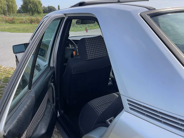 Mercedes-benz 190-serie 190e oldtimer - afbeelding 32 van  51