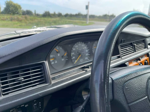 Mercedes-benz 190-serie 190e oldtimer - afbeelding 51 van  51