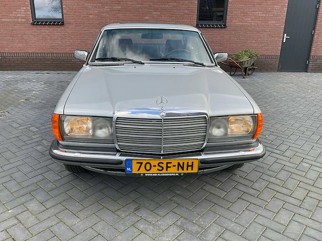 Mercedes-benz 200-280 (w123) 230 ce oldtimer - afbeelding 23 van  33