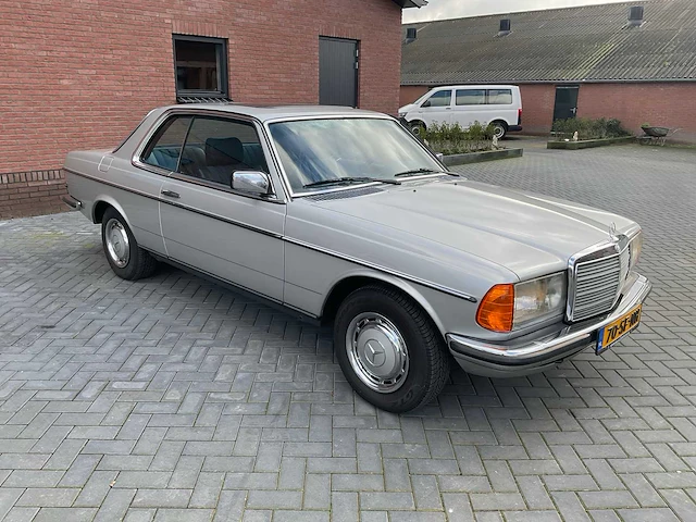 Mercedes-benz 200-280 (w123) 230 ce oldtimer - afbeelding 28 van  33