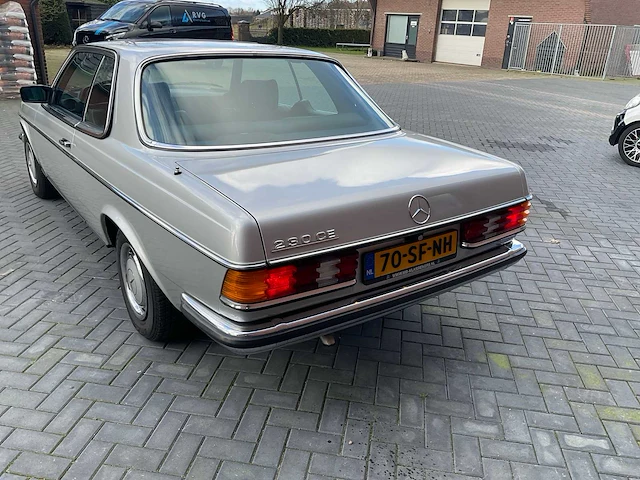 Mercedes-benz 200-280 (w123) 230 ce oldtimer - afbeelding 30 van  33