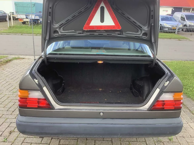 Mercedes-benz 200-280 (w123) 230 e oldtimer - afbeelding 5 van  14