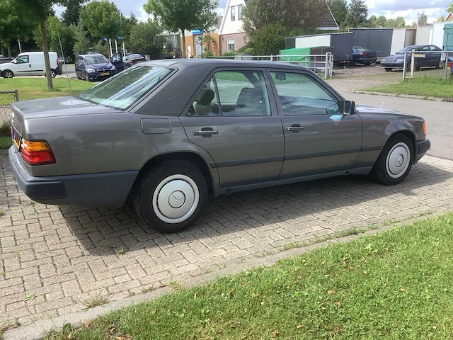 Mercedes-benz 200-280 (w123) 230 e oldtimer - afbeelding 8 van  14