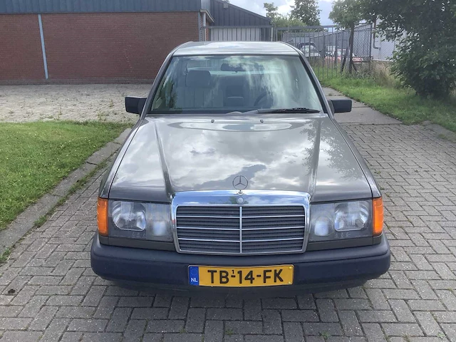 Mercedes-benz 200-280 (w123) 230 e oldtimer - afbeelding 11 van  14
