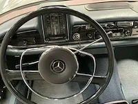 Mercedes-benz 200 heckflosse oldtimer - 1967 - afbeelding 4 van  33