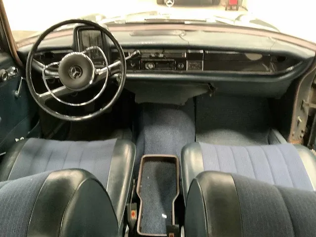 Mercedes-benz 200 heckflosse oldtimer - 1967 - afbeelding 5 van  33