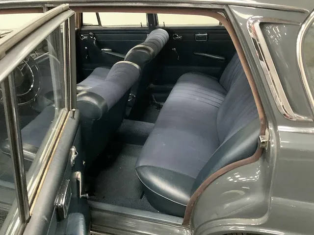 Mercedes-benz 200 heckflosse oldtimer - 1967 - afbeelding 9 van  33