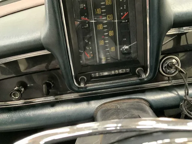 Mercedes-benz 200 heckflosse oldtimer - 1967 - afbeelding 11 van  33