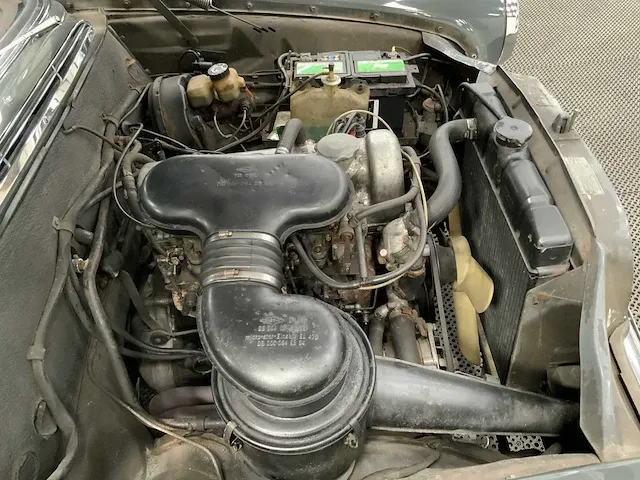 Mercedes-benz 200 heckflosse oldtimer - 1967 - afbeelding 14 van  33