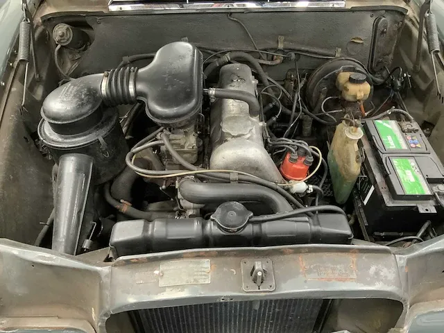 Mercedes-benz 200 heckflosse oldtimer - 1967 - afbeelding 16 van  33