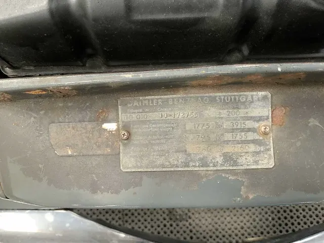 Mercedes-benz 200 heckflosse oldtimer - 1967 - afbeelding 19 van  33