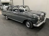 Mercedes-benz 200 heckflosse oldtimer - 1967 - afbeelding 12 van  33