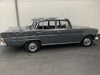 Mercedes-benz 200 heckflosse oldtimer - 1967 - afbeelding 28 van  33