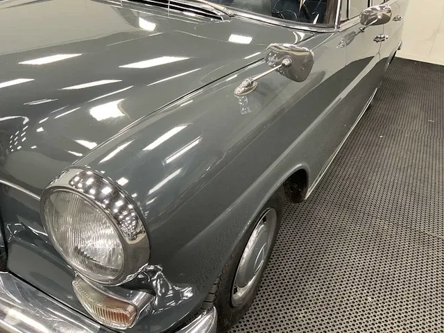 Mercedes-benz 200 heckflosse oldtimer - 1967 - afbeelding 32 van  33