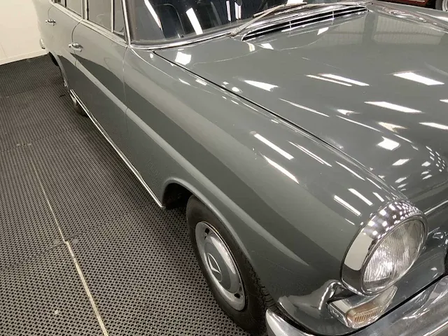Mercedes-benz 200 heckflosse oldtimer - 1967 - afbeelding 33 van  33