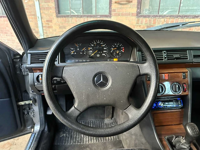 Mercedes-benz 200e w124 2.0 122pk 1992 - afbeelding 9 van  35