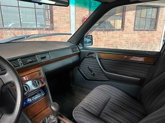 Mercedes-benz 200e w124 2.0 122pk 1992 - afbeelding 10 van  35