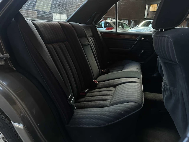 Mercedes-benz 200e w124 2.0 122pk 1992 - afbeelding 25 van  35