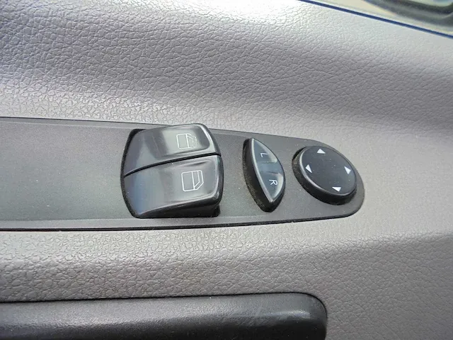 Mercedes-benz 211 2.2 cdi 325 hddc 65-vpr-4 - afbeelding 11 van  12