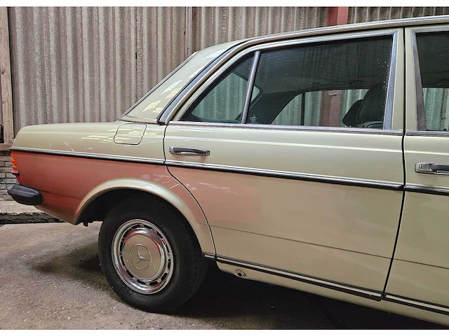 Mercedes-benz 230 e automatic, 59-xv-fz - afbeelding 4 van  40