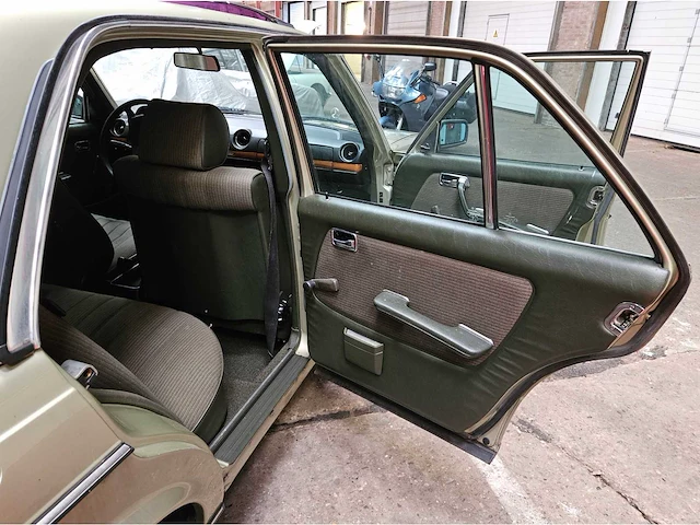 Mercedes-benz 230 e automatic, 59-xv-fz - afbeelding 15 van  40