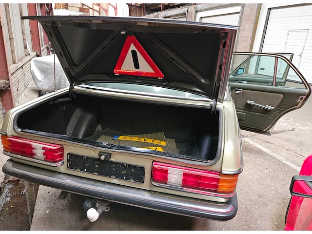 Mercedes-benz 230 e automatic, 59-xv-fz - afbeelding 18 van  40