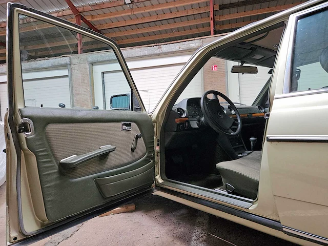 Mercedes-benz 230 e automatic, 59-xv-fz - afbeelding 21 van  40