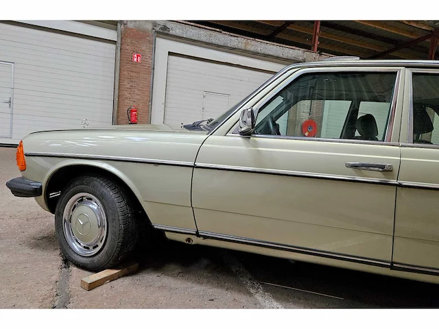 Mercedes-benz 230 e automatic, 59-xv-fz - afbeelding 38 van  40