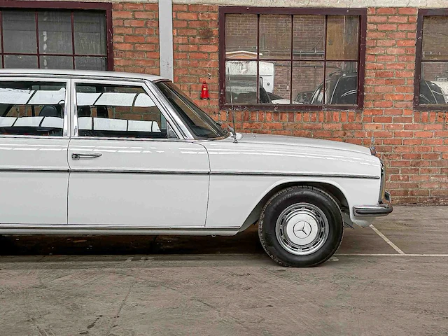 Mercedes-benz 230.6 w114 / 8 136pk 1975, 72-yb-84 - afbeelding 2 van  36