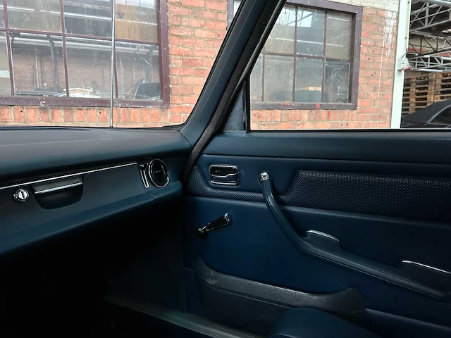 Mercedes-benz 230.6 w114 / 8 136pk 1975, 72-yb-84 - afbeelding 17 van  36
