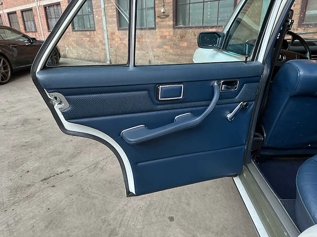 Mercedes-benz 230.6 w114 / 8 136pk 1975, 72-yb-84 - afbeelding 19 van  36