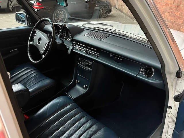 Mercedes-benz 230.6 w114 / 8 136pk 1975, 72-yb-84 - afbeelding 24 van  36