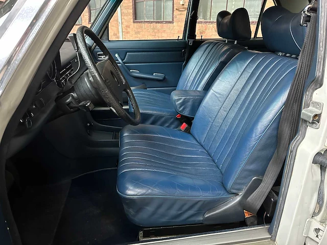 Mercedes-benz 230.6 w114 / 8 136pk 1975, 72-yb-84 - afbeelding 25 van  36