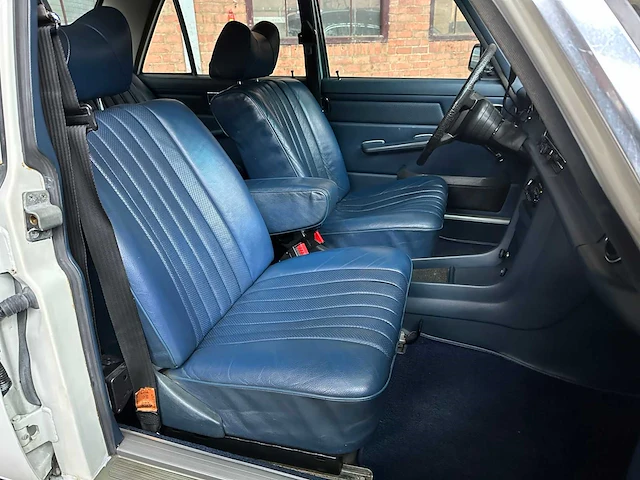 Mercedes-benz 230.6 w114 / 8 136pk 1975, 72-yb-84 - afbeelding 28 van  36