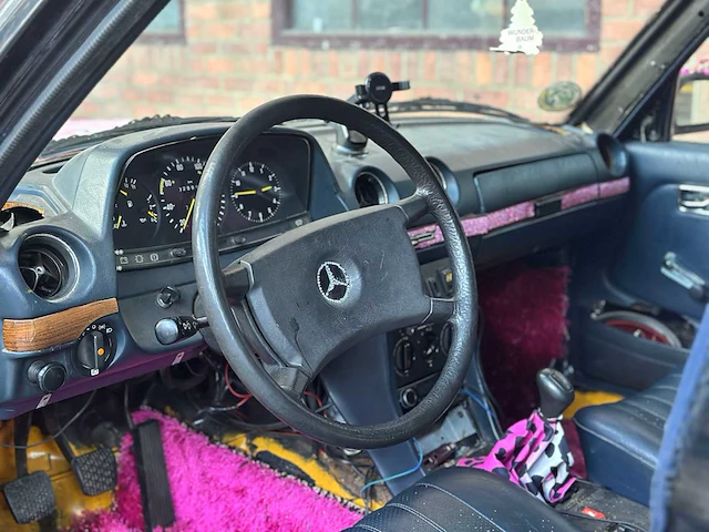 Mercedes-benz 240 lang -carbage run- 128pk 1983, kh-94-rv - afbeelding 9 van  32