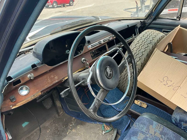 Mercedes-benz 250s oldtimer - afbeelding 3 van  24