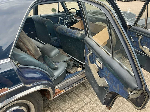 Mercedes-benz 250s oldtimer - afbeelding 9 van  24