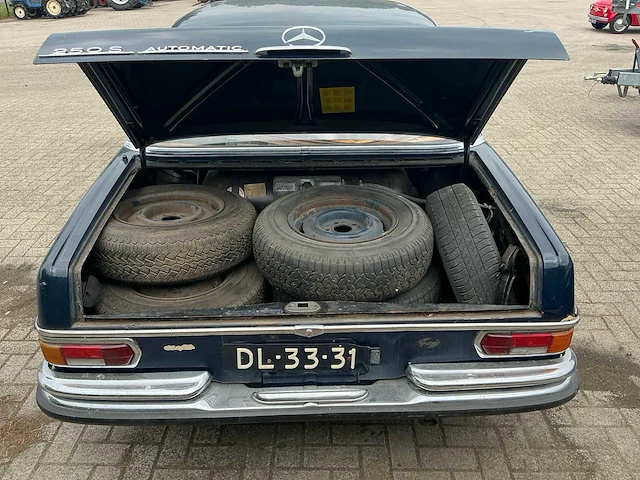 Mercedes-benz 250s oldtimer - afbeelding 15 van  24