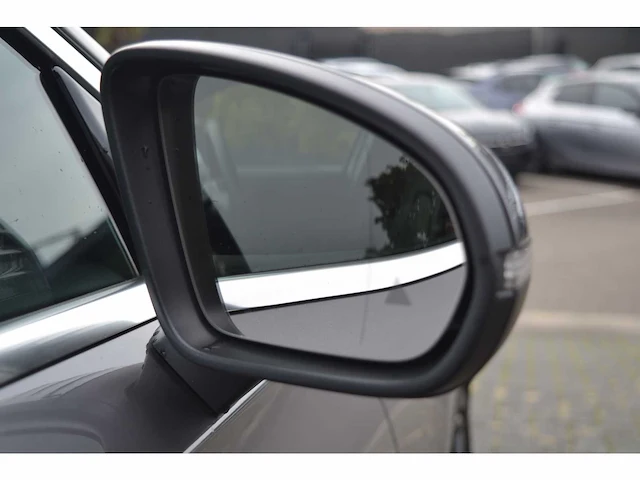 Mercedes-benz a 180 avantgarde - personenauto - afbeelding 3 van  37